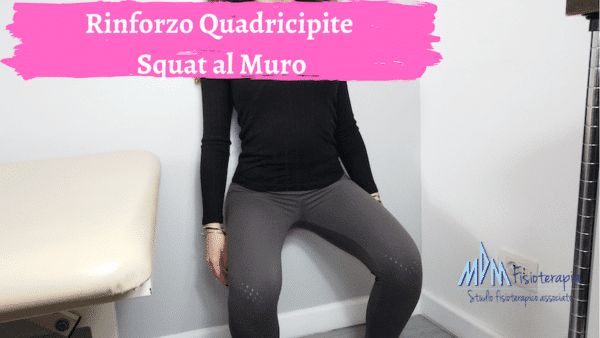 Esercizi per scricchiolio al ginocchio squat al muro n7